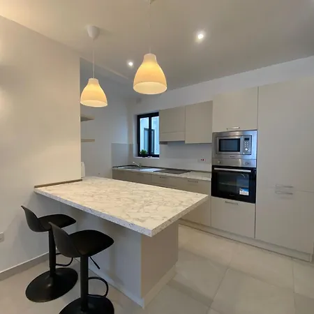 Swieqi Malaika New 4 *