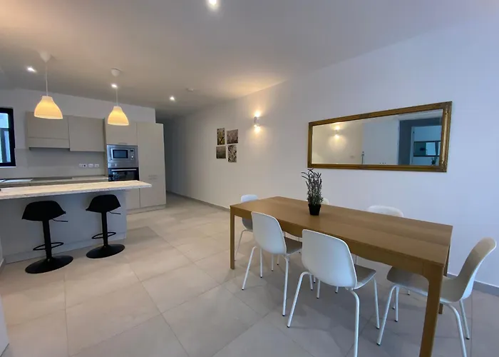 Swieqi Malaika New 4 *